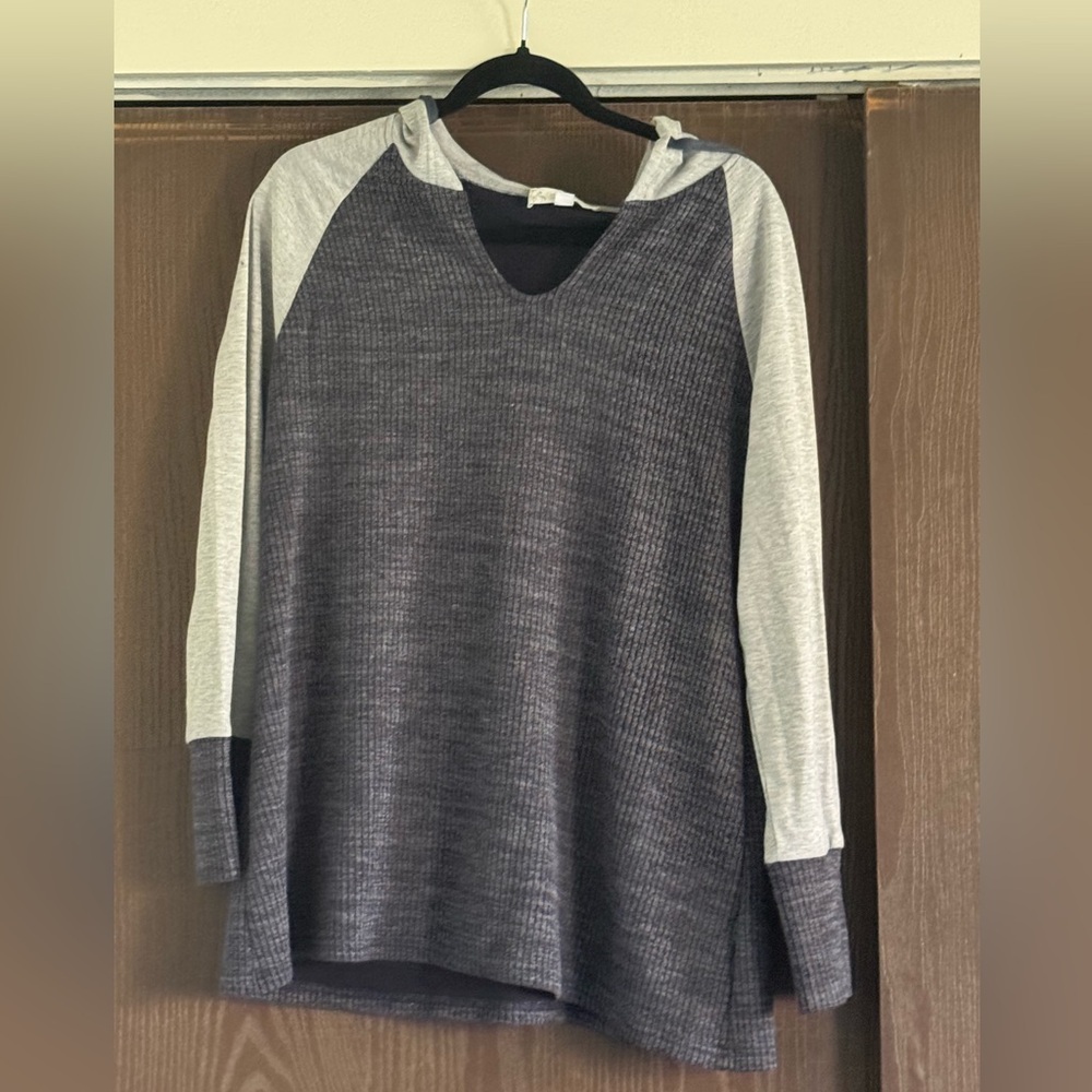 Two-Tone Hooded Pullover Sweatshirt - Charcoal & Light Gray